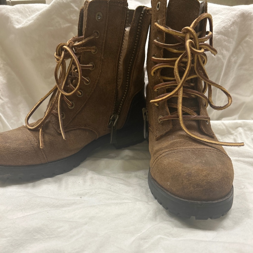 UGG Laced Zip Up Boot Size 5.5
